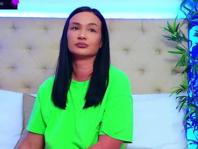 DaliyaArabian — I like relaxed people with a sense of humor. It will always be a turn on for me to see a man ready to do anything to make me laugh. Remember: If you can make a woman laugh, you can make her do everything