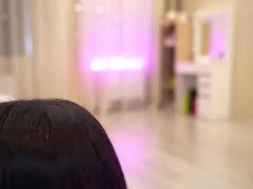 queenelia on Chaturbate