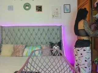 naomi_baker — Freechat on Flirt4Free