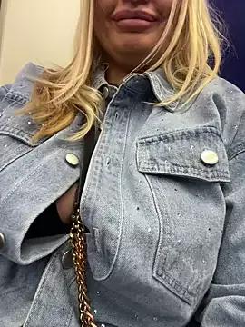 Photos of Lisavontease from StripChat is Freechat