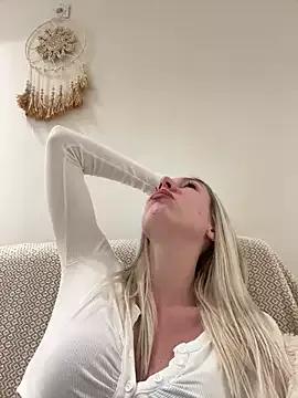 Photos of LuisaBecker from StripChat is Freechat
