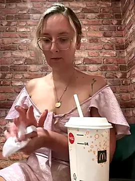 The_Snowwhitee — Fingering in McDonald LastTipVideo
